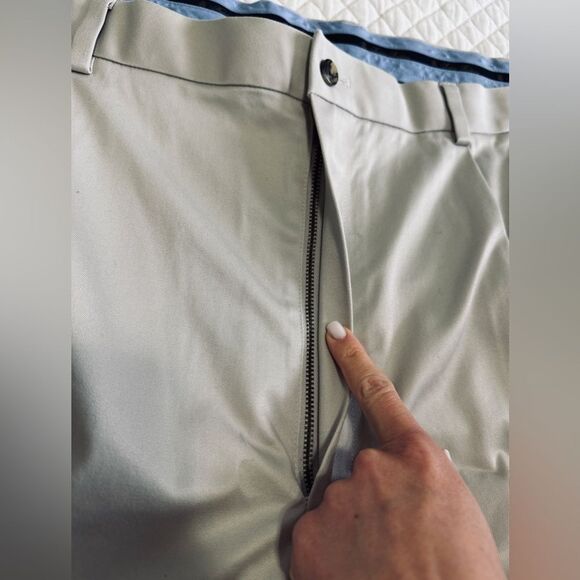 The Brooks Brothers Pleat Front Stretch Advantage Chino Men's Shorts Grey Sz W52 - Picture 4 of 12